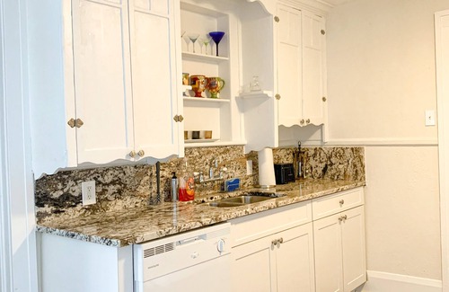 South Seminole Heights House | Inn the Heights ~the Bungalow Too- Close to everything! Central &Pet Friendly