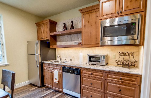 Ahwahnee Bed & Breakfast | Inn the Woods Suites