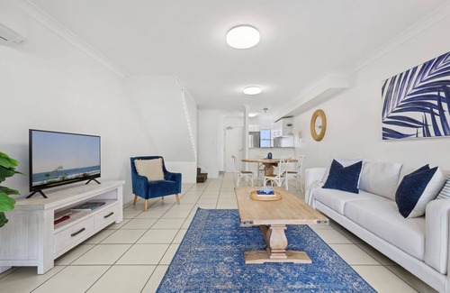 Spring Hill Apartment | Inner-City 2-Bed with Balcony & Undercover Parking