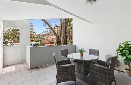 Spring Hill Apartment | Inner-City 2-Bed with Balcony & Undercover Parking