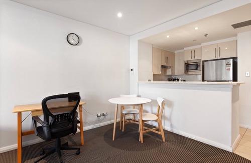 Waterloo Apartment | Inner-city Stay with Pool and Gym Access