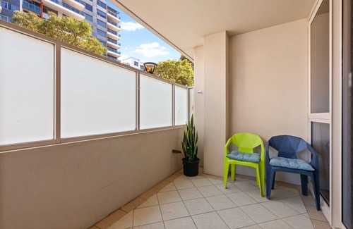 Waterloo Apartment | Inner-city Stay with Pool and Gym Access