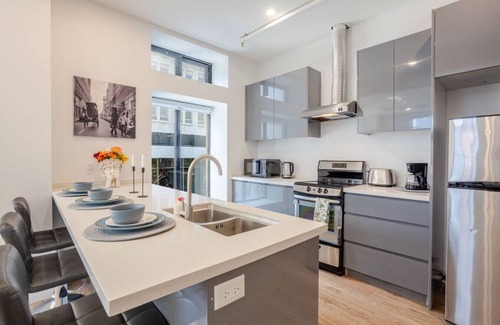 Downtown Montreal Apartment | Inner-City Studio on Bishop -Heart of MTL ZX0