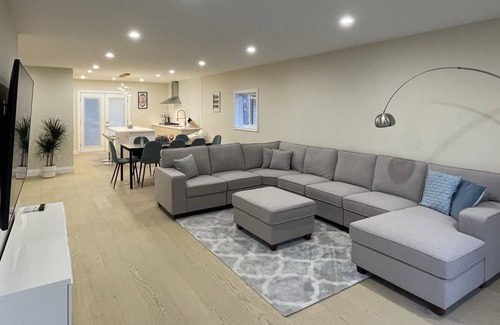 Alcona House | Innisfil Cozy Cottage