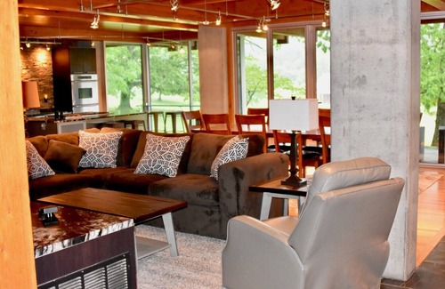 Hendersonville House | Innisfree Farm: Stunning & Spectacular Mountain Escape! Close to Hendersonville & Asheville; TIEC.