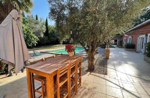 Gemenos Apartment | Innoasis