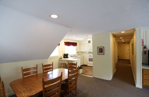Waterville Valley Condo | Inns of Waterville Valley close to town square (301)