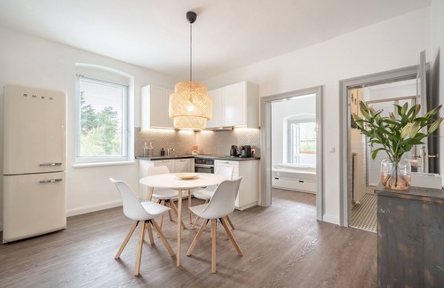 Innsbruck Apartment | InnsbruckHomes at Botanical Garden