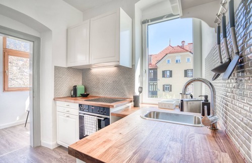 Innsbruck Apartment | InnsbruckHomes at Botanical Garden