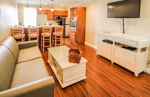 Falmouth Heights Hotel | InnSeason Resorts HarborWalk