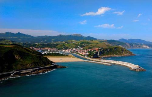Zumaia Boat Rental | Inolvidable experiencia en un velero de 11 metros!