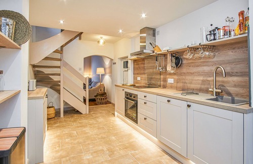 Cowes House | Insignia - Townhouse that sleeps 6 guests in 3 zip and link bedrooms