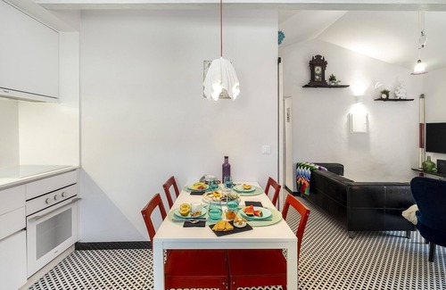 Leiria House | Inspiring and Cozy 1899's House, Queen Size Bed