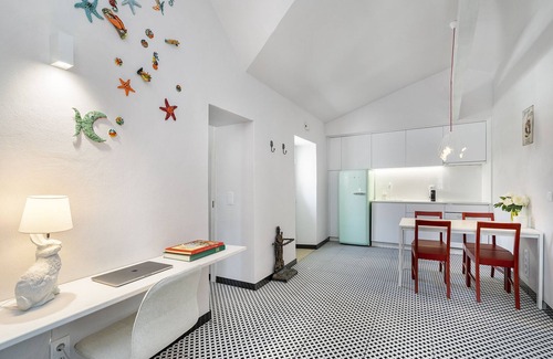 Leiria House | Inspiring and Cozy 1899's House, Queen Size Bed