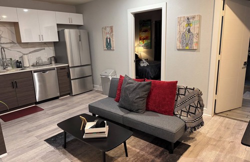 Old East Dallas Apartment | Insta-Perfect Designer Inspired Stay