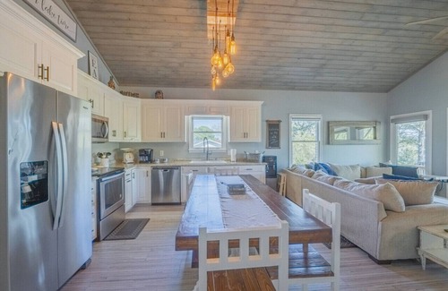 Reed Creek House | Insta Worthy Lake Hartwell Home - Private Dock