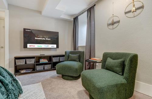 Central Colorado Springs Apartment | Institute Den Downtown Modern Basement Suite
