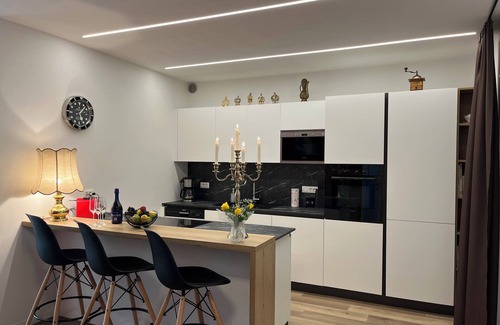 Postal House | Intera Porzione di Casa su Quattro Livelli con Piscina Privata,sauna e Whirlpool