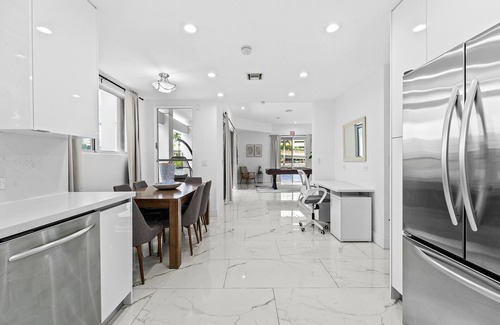 Hollywood South Central Beach Cottage | Intercostal beauty with heated pool + Spa!