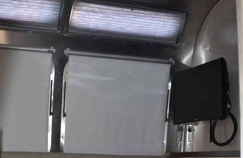Lakeshore House | International Airstream