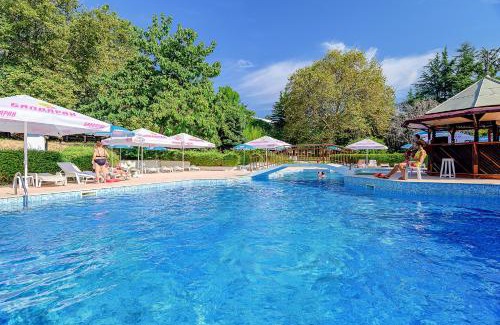 Primorski Hotel | International House of Journalists Resort