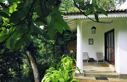 Cheena Kotuwa Cabin | Intimate Bungalow in Jungle Garden 10 min to Beach