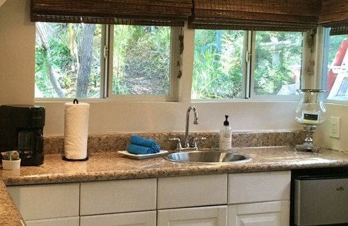 Topanga Cottage | - Intimate Luxury . Minutes from Malibu Beach in a beautiful park-like setting
