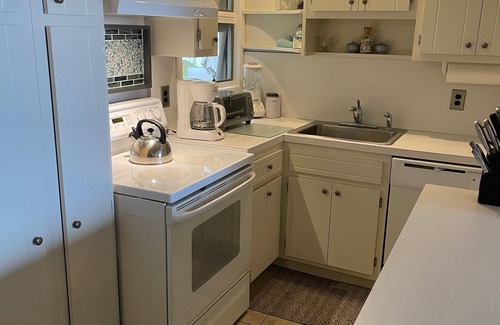 Shelter Island Heights House | Intimate Island Getaway with Stunning 180˚ Waterfront Views