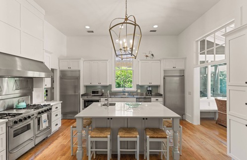 Saint Simons Island House | Into the Mystic sleeps 13 and has a pool