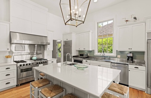 Saint Simons Island House | Into the Mystic sleeps 13 and has a pool