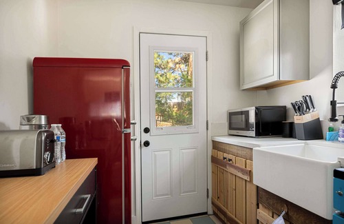 Big Bear Lake House | Into the Woods Bungalow - Romantic Vacation!