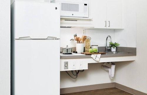 Buechel Apartment | InTown Suites Extended Stay Louisville KY - Preston Hwy