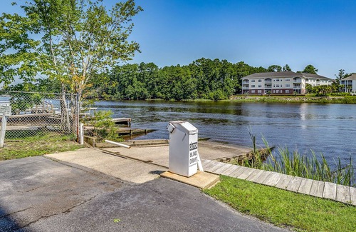 Socastee Condo | INTRACOASTAL WATERWAY FUN Bring or rent a boat or jetski WATERFRONT POOL