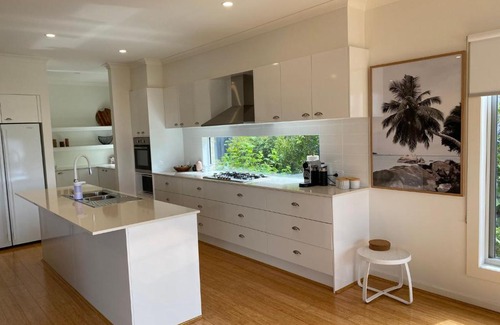 Inverloch House | INVERLOCH BLUE PEARL WIFI LINEN and POOL Inc