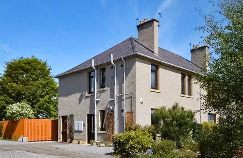 Inverness House | Inverness Haven - 2 bedroom apartment with private parking & garden