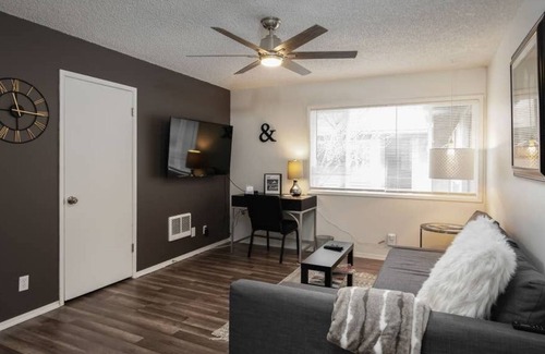 Sunnyside Condo | #InvestREPM Popular SE Belmont 2 Bed/Modern Condo