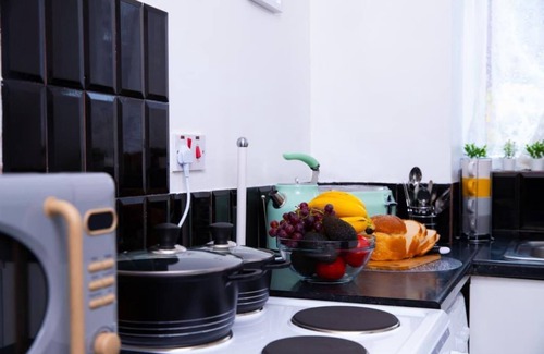 Edmonton Apartment | Inviting 1-Bed Apartment in London, near Hotsput