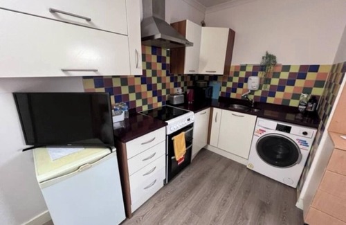 Loxford Apartment | Inviting 1-bed Apartment in Ilford
