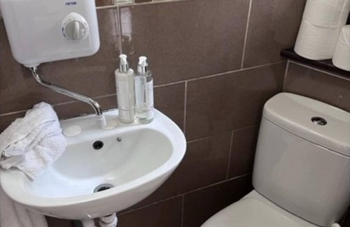 Loxford Apartment | Inviting 1-bed Apartment in Ilford