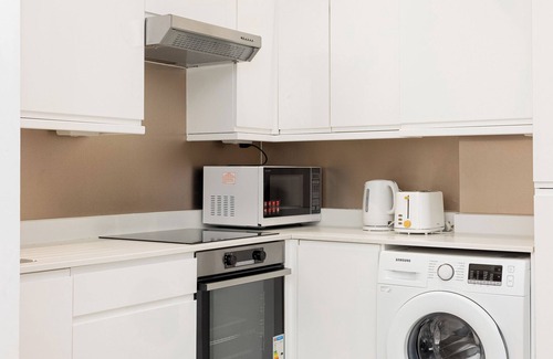 Southfield Apartment | Inviting 2BR flat in Chiswick, 10-minute station