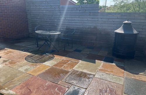 Wirral House | Inviting 3 bed + hot tub With Excellent Train and bus to Liverpool & Chester