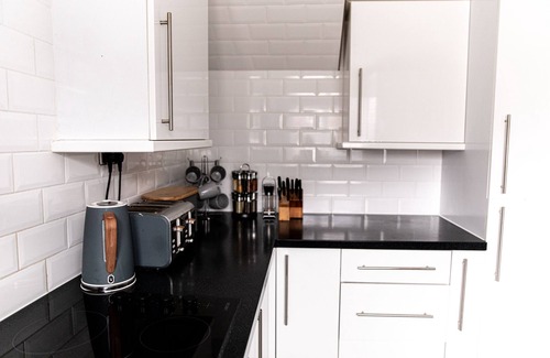 Offerton House | Inviting 3-bed House in Manchester