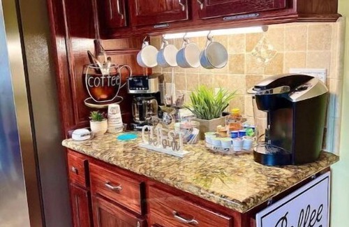 Clovis House | Inviting 3bd/2ba Clovis home w/pool, jacuzzi,gym.