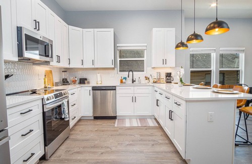 Highland Park House | Inviting 4BR 2BA Near Downtown Riverwalk