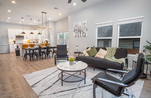 Highland Park House | Inviting 4BR 2BA Near Downtown Riverwalk