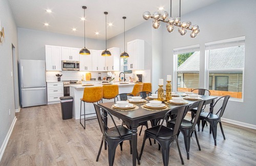Highland Park House | Inviting 4BR 2BA Near Downtown Riverwalk