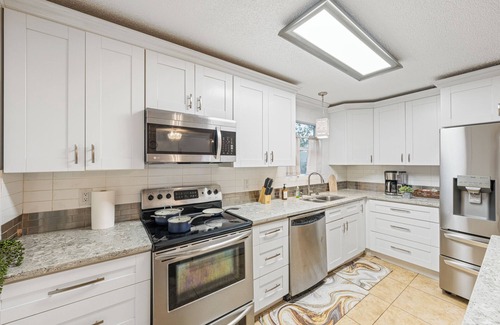 Woodstone House | Inviting 6BR/3BA > Near SA Intl Airport, Morgan’s Wonderland & Randolph AFB