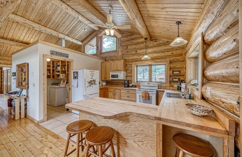 Nathrop Cabin | Inviting and Relaxing-Cliffs and Streams!