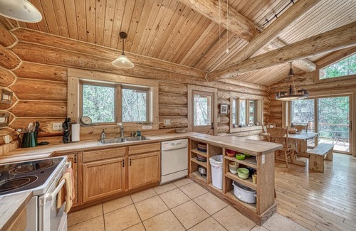 Nathrop Cabin | Inviting and Relaxing-Cliffs and Streams!