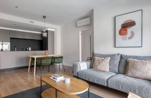 L'Antiga Esquerra de l'Eixample Apartment | Inviting Antiga Esquerra de l'Eixample 2BR, nr Hospital, by Blueground